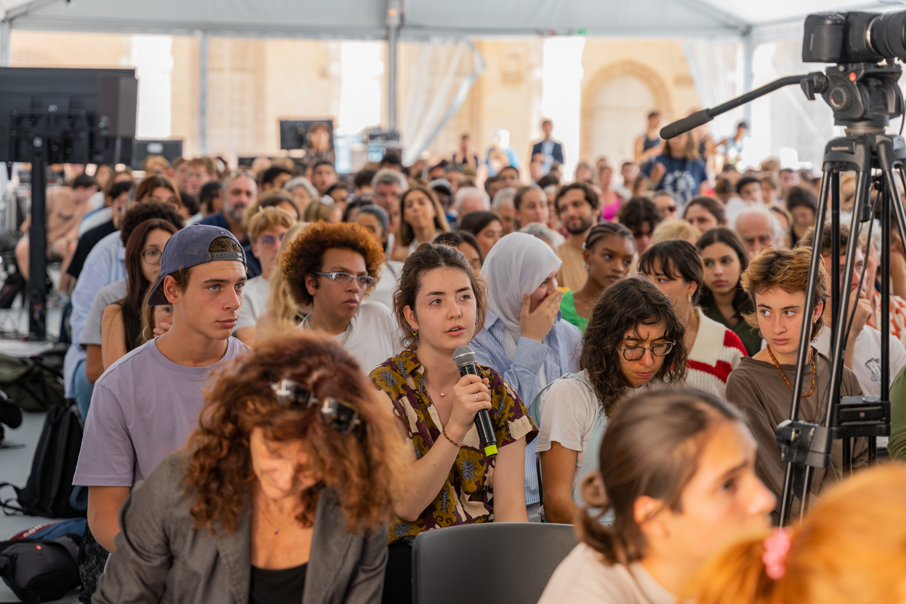 public d'une table ronde